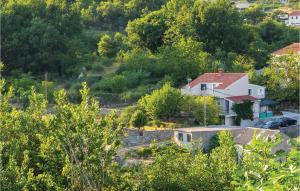 One-Bedroom Apartment In Ostrvica