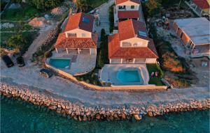 Beautiful Home In Veli Rat With Wifi