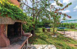 7 Bedroom Nice Home In Labin