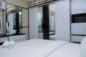 New and Spacious 2BR at Maple Park Apartment By Travelio