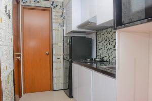 New and Spacious 2BR at Maple Park Apartment By Travelio