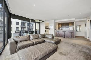 Portside Bliss Your Urban Escape in Melbourne