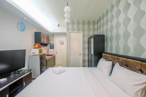 Comfy and Minimalist Studio at Pakubuwono Terrace Apartment By Travelio