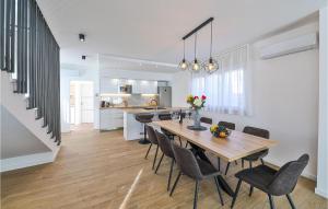 Cozy Home In Kastel Stari 