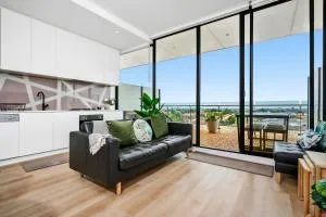 Stylish Urban Retreat Prime Location - Keilor