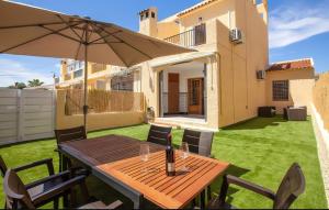Bungalow moderno con terraza privada y BBQ a 5 min de la playa
