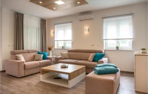 3 Bedroom Nice Home In Labin 