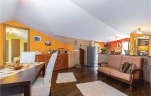 Gorgeous Apartment In Hreljin