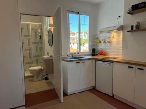 Appartements Studio lumineux a 100m de la plage ! : photos des chambres