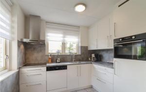 4 Bedroom Beautiful Home In Wemeldinge