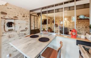 Stunning Home In Frossay With Wifi