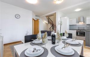 Cozy Apartment In Crikvenica With Kitchen 
