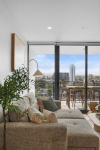 The Haven - Brand New Riverview 2BR with Parking Pool GYM at Surfers Paradise