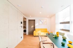 Hongik Univ Station Wave Family Suite #2