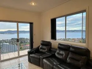 6-BR house in prime location with fantastic views - Taroona
