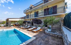 Amazing Home In Unesic With Wifi