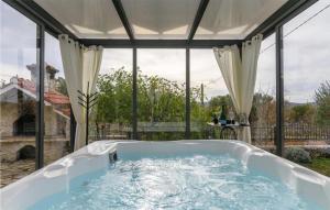 Amazing Home In Unesic With Wifi