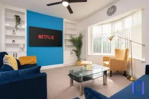 Pool Table - Spacious and Tranquil Hideaway - Near Airport - Sleeps 10 - 艾纯查姆