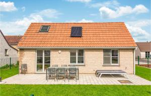 Cozy Home In Lombardsijde With Wifi