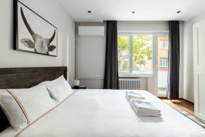 Bright Charming Modern 3bd2bath Balcony! #367