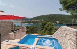 Lovely Home In Pucisca With Jacuzzi