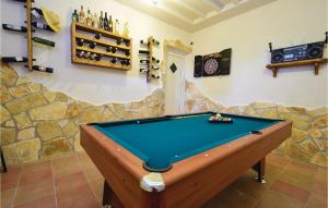 Amazing Home In Unesic With Wifi