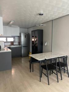 Modern haebangchon apartment