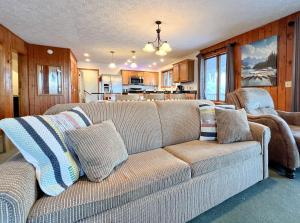 Stemwinder 10 EZ Slope Side Amazing Location Powder Monkey Lift