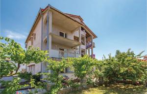 Lovely Apartment In Lopar With Wifi 