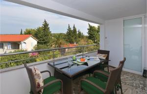 One-Bedroom Apartment In Stari Grad