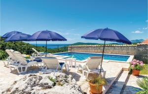 Three-Bedroom Holiday Home In Radovcici