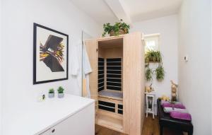 5 Bedroom Cozy Home In Topolo 