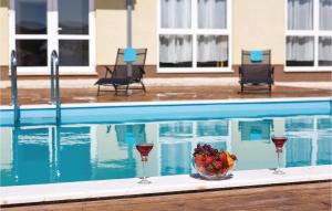 Beautiful Apartment In Divulje With Wifi 