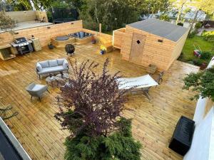 Bright house for 6 people, with hut tub in garden