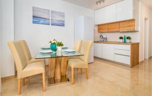 2 Bedroom Cozy Apartment In Banjol