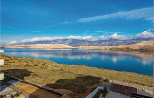 2 Bedroom Beautiful Apartment In Pag