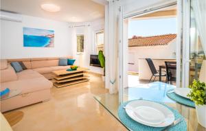 2 Bedroom Cozy Apartment In Banjol 
