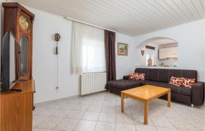 2 Bedroom Awesome Home In Vodnjan 