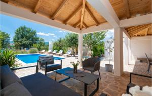 Gorgeous Home In Prolozac Donji With Wifi 