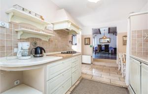 3 Bedroom Lovely Home In Rab 