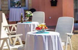 Beautiful Home In Metajna With Wifi