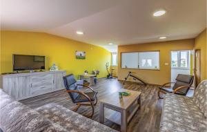 5 Bedroom Lovely Home In Pavicini