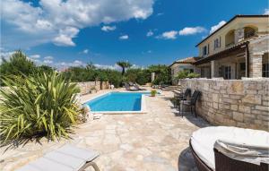 Lovely Home In Stifanici With Wifi 