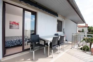 Apartments Dorijan with Pool