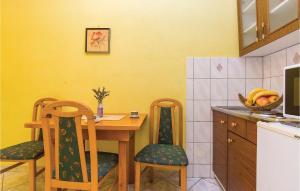 Pet Friendly Apartment In Pakostane With Kitchen 