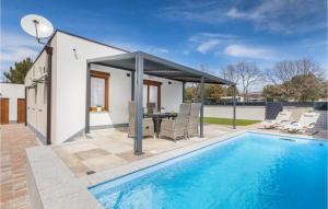 Nice Home In Peroj With House Sea View 