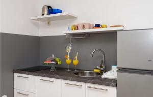 1 Bedroom Cozy Apartment In Klek 