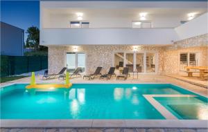 4 Bedroom Beautiful Home In Jursici 