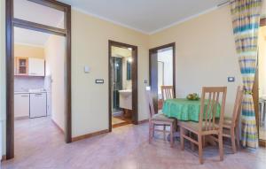 3 Bedroom Cozy Apartment In Porec 