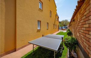 Gorgeous Apartment In Baderna With Jacuzzi 